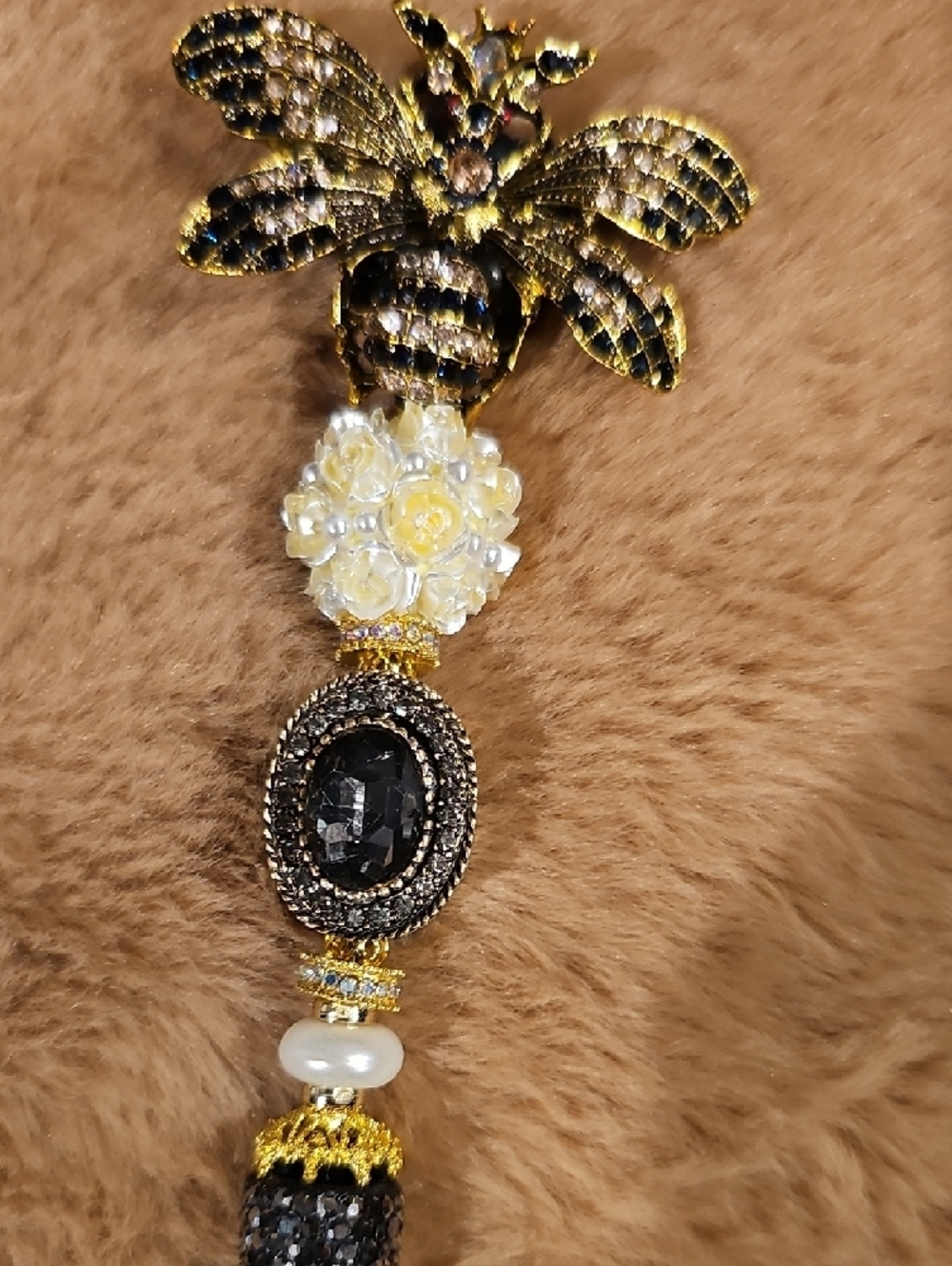 Bee Noir Luxe Rhinestone Pen - Picture 3 of 7